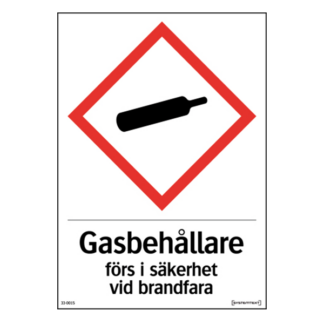 Gasbehållare förs i säkerhet vid brandfara