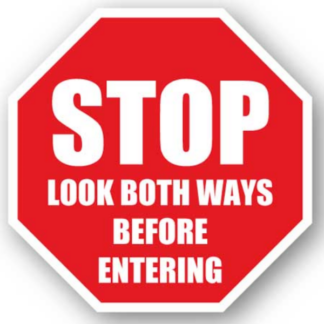 Golvmarkering Stop Look both ways before entering