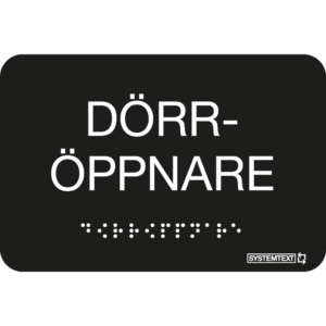 Svart taktil skylt med texten "DÖRRÖPPNARE" och punktskrift – tillgänglig för synskadade.